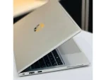 بدنه سبک و مقاوم در برابر خط و خش