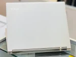 بدنه مستحکم با لولای 360 درجه Lenovo Yoga C930