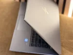 تصویر لپ تاپ اچ پی Zbook Studio G5 در حالت خمیده