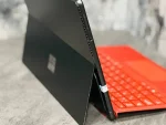 Surface Pro 8 با بدنه ضدخش و مکانی برای قراردادن قلم