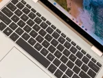 تصویر کیبورد چیکلت با نور پس زمینه HP Elite Book 830 G9