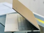Lenovo Yoga C740 مناسب تماشای فیلم و یادداشت برداری