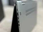 تصویر Pro Book 450 G6 در حالت ایستاده با پورت های اتصال
